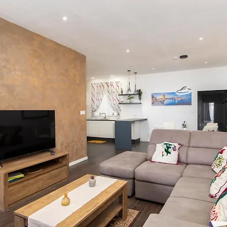 Spacious Luxury 3br With Terrace & Open Views - Zurrieq, Close To Sea Apartment