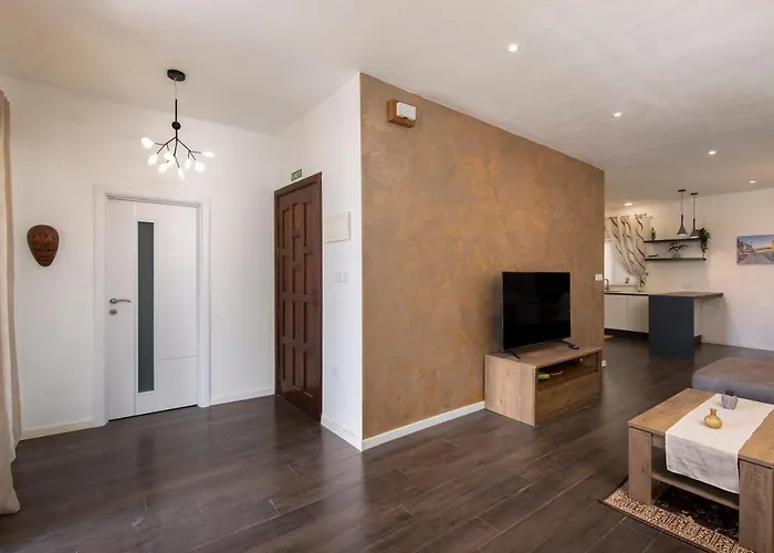 Apartment Spacious Luxury 3br With Terrace & Open Views - Zurrieq, Close To Sea *