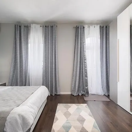 Spacious Luxury 3br With Terrace & Open Views - Zurrieq, Close To Sea