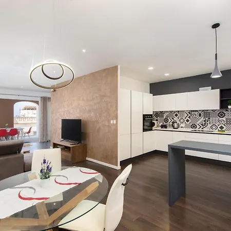 Spacious Luxury 3br With Terrace & Open Views - Zurrieq, Close To Sea