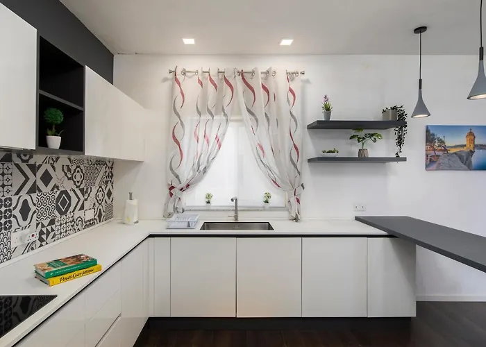 Spacious Luxury 3br With Terrace & Open Views - Zurrieq, Close To Sea شقة