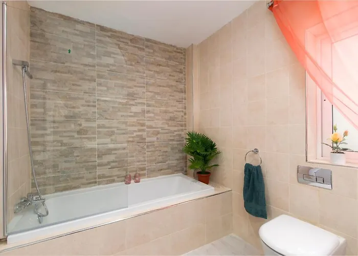 Spacious Luxury 3br With Terrace & Open Views - Zurrieq, Close To Sea شقة *